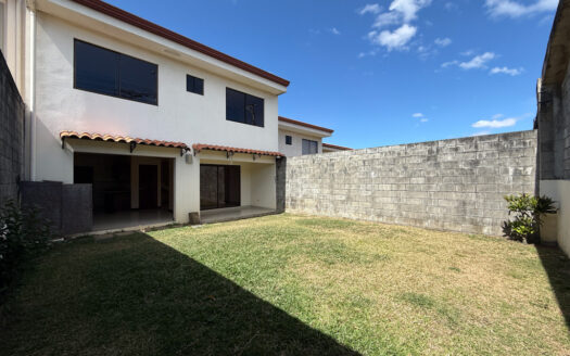 Remate Bancario!!! Oportunidad de Hermosa Casa en Exclusivo Condominio en San Vicente de Moravia COD 146414