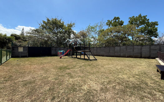 Remate Bancario!!! Oportunidad de Hermosa Casa en Exclusivo Condominio en San Vicente de Moravia COD 146414