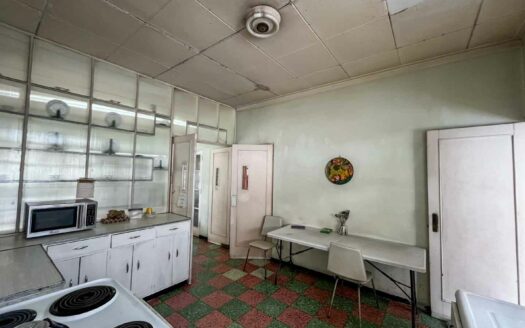 Casa en venta en Barrio Francisco Peralta con uso mixto y amplio terreno COD#C146710