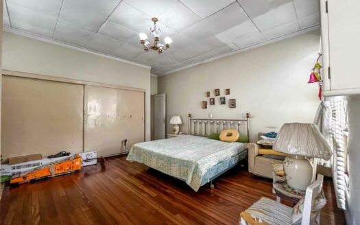 Casa en venta en Barrio Francisco Peralta con uso mixto y amplio terreno COD#C146710