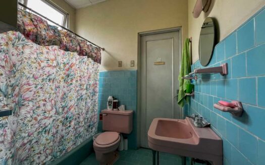 Casa en venta en Barrio Francisco Peralta con uso mixto y amplio terreno COD#C146710