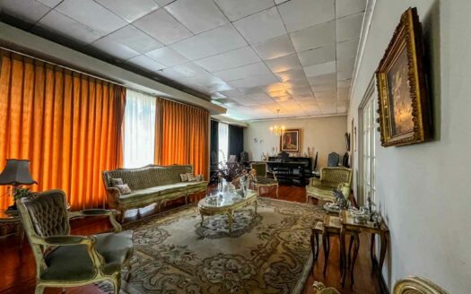 Casa en venta en Barrio Francisco Peralta con uso mixto y amplio terreno COD#C146710