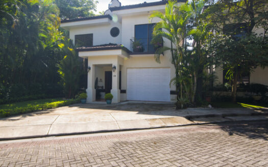 🌊 Casa Frente al Mar en Venta en Jacó | 4 Habitaciones | Piscina Privada | Comunidad La Flor Cod.146779