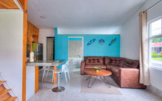 🌴 Condo cerca de la playa en Jacó con mezzanine – Amueblado y rebajado a $119,000