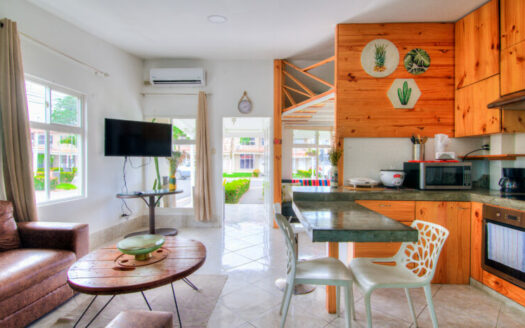 🌴 Condo cerca de la playa en Jacó con mezzanine – Amueblado y rebajado a $119,000