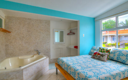 🌴 Condo cerca de la playa en Jacó con mezzanine – Amueblado y rebajado a $119,000