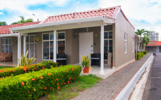 🌴 Condo cerca de la playa en Jacó con mezzanine – Amueblado y rebajado a $119,000