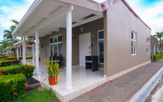 🌴 Condo cerca de la playa en Jacó con mezzanine – Amueblado y rebajado a $119,000