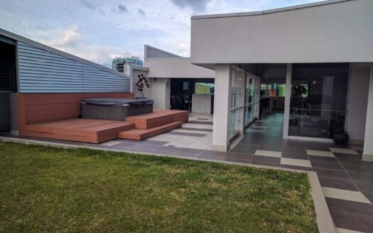 Apartamento En Venta En San Pedro, Los Yoses, Amueblado Con 2 Parqueos y Bodega cod.C146273