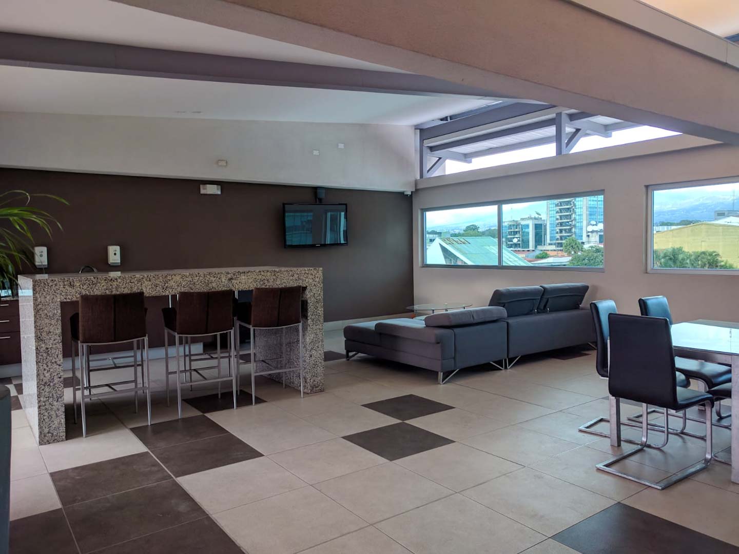 Apartamento En Venta En San Pedro, Los Yoses, Amueblado Con 2 Parqueos y Bodega cod.C146273