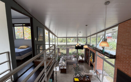 Casa de 2 Plantas, Con Iluminación Natural, en Residencial con Amplia Zona Verde COD 146190