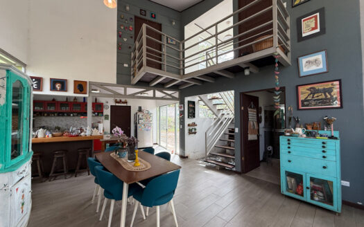 Casa de 2 Plantas, Con Iluminación Natural, en Residencial con Amplia Zona Verde COD 146190