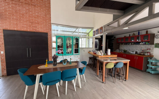 Casa de 2 Plantas, Con Iluminación Natural, en Residencial con Amplia Zona Verde COD 146190