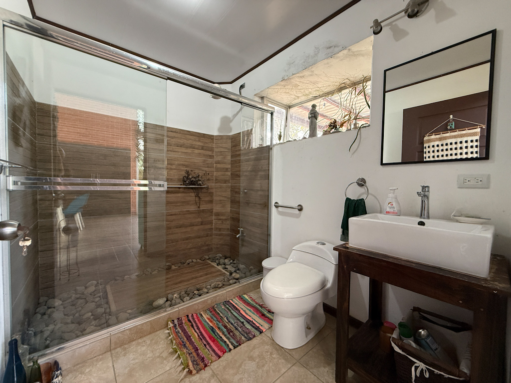 Casa de 2 Plantas, Con Iluminación Natural, en Residencial con Amplia Zona Verde COD 146190