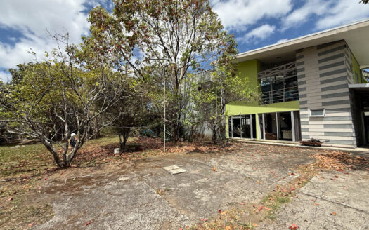 Casa de 2 Plantas, Con Iluminación Natural, en Residencial con Amplia Zona Verde COD 146190