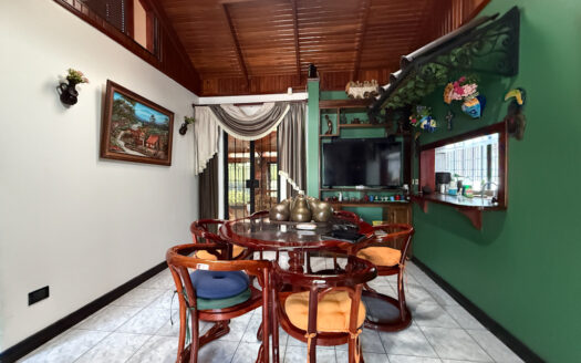 Venta de Hermosa Casa en Residencial Tranquilo y Seguro, muy Cerca del Centro de Coronado COD 147529