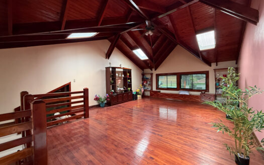 Venta de Hermosa Casa en Residencial Tranquilo y Seguro, muy Cerca del Centro de Coronado COD 147529