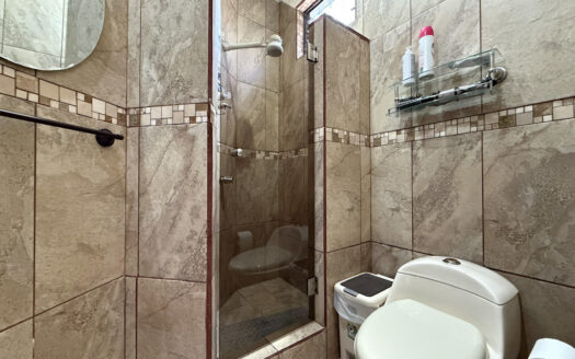 Venta de Hermosa Casa en Residencial Tranquilo y Seguro, muy Cerca del Centro de Coronado COD 147529