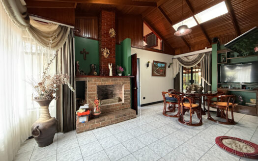 Venta de Hermosa Casa en Residencial Tranquilo y Seguro, muy Cerca del Centro de Coronado COD 147529