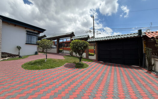 Venta de Hermosa Casa en Residencial Tranquilo y Seguro, muy Cerca del Centro de Coronado COD 147529