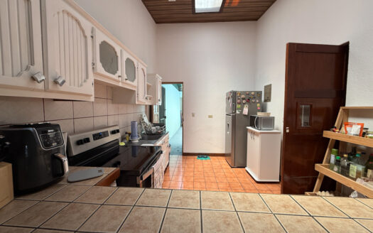 Venta de Casa de una Planta, Cerca de Novacentro, Guadalupe COD 147378