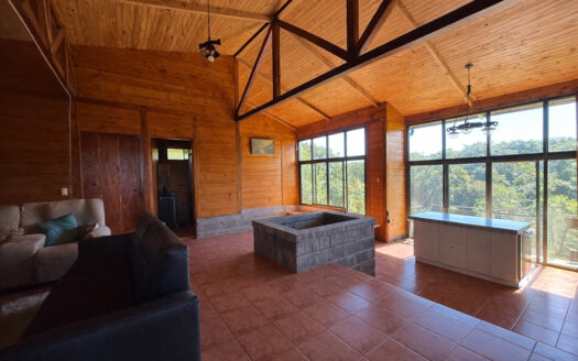 Hermosa Propiedad de Montaña de 4.565 m2, con 3 Cabañas y con paso del Río Agra, en la Zona de Dulce Nombre de Coronado COD 147092