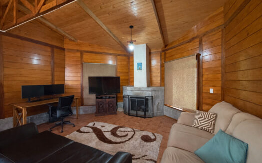 Hermosa Propiedad de Montaña de 4.565 m2, con 3 Cabañas y con paso del Río Agra, en la Zona de Dulce Nombre de Coronado COD 147092