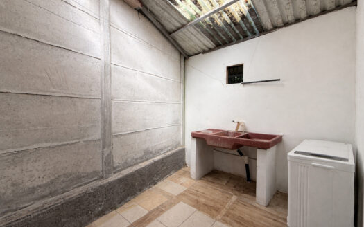 Hermosa Propiedad de Montaña de 4.565 m2, con 3 Cabañas y con paso del Río Agra, en la Zona de Dulce Nombre de Coronado COD 147092