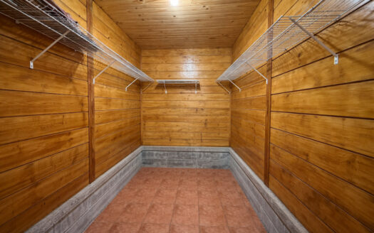 Hermosa Propiedad de Montaña de 4.565 m2, con 3 Cabañas y con paso del Río Agra, en la Zona de Dulce Nombre de Coronado COD 147092