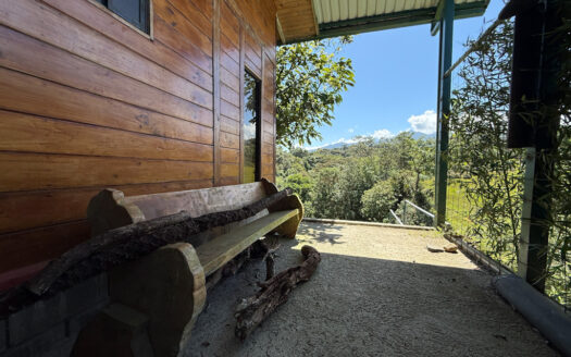 Hermosa Propiedad de Montaña de 4.565 m2, con 3 Cabañas y con paso del Río Agra, en la Zona de Dulce Nombre de Coronado COD 147092