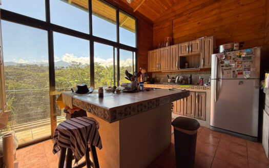 Hermosa Propiedad de Montaña de 4.565 m2, con 3 Cabañas y con paso del Río Agra, en la Zona de Dulce Nombre de Coronado COD 147092