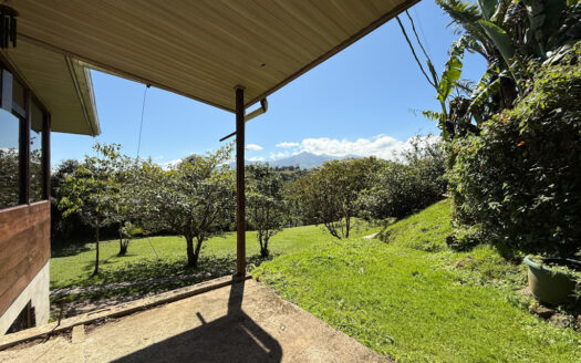 Hermosa Propiedad de Montaña de 4.565 m2, con 3 Cabañas y con paso del Río Agra, en la Zona de Dulce Nombre de Coronado COD 147092