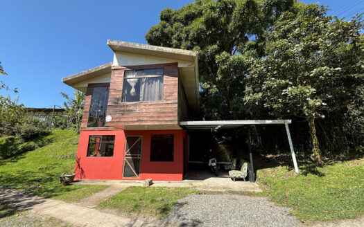 Hermosa Propiedad de Montaña de 4.565 m2, con 3 Cabañas y con paso del Río Agra, en la Zona de Dulce Nombre de Coronado COD 147092