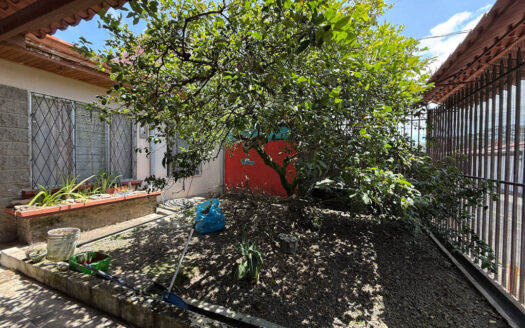 Casa Esquinera de una Planta en Residencial Saint Clare, San Vicente de Moravia COD 146448