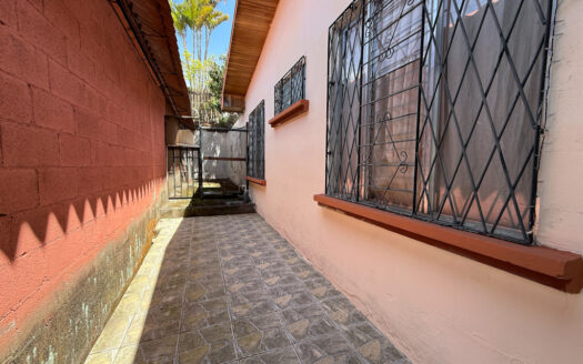 Casa Esquinera de una Planta en Residencial Saint Clare, San Vicente de Moravia COD 146448