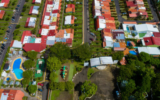 🌴 Condo cerca de la playa en Jacó con mezzanine – Amueblado y rebajado a $119,000
