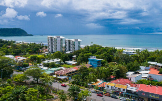 🌴 Condo cerca de la playa en Jacó con mezzanine – Amueblado y rebajado a $119,000