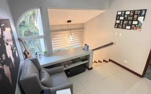 La Oportunidad de su casa cerca de todo está en Escazú, amplia, en Condominio de pocas casas. Cód 146388