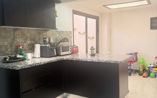 La Oportunidad de su casa cerca de todo está en Escazú, amplia, en Condominio de pocas casas. Cód 146388