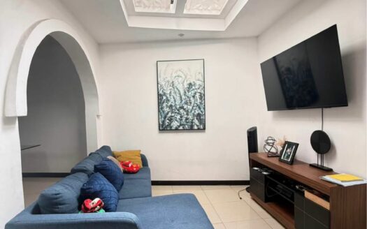 La Oportunidad de su casa cerca de todo está en Escazú, amplia, en Condominio de pocas casas. Cód 146388