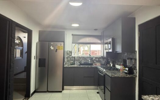 La Oportunidad de su casa cerca de todo está en Escazú, amplia, en Condominio de pocas casas. Cód 146388