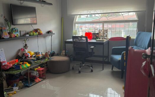 La Oportunidad de su casa cerca de todo está en Escazú, amplia, en Condominio de pocas casas. Cód 146388