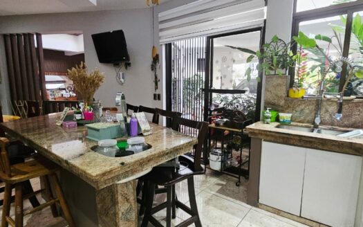 Casa En Venta En Condominio Botánica, Alajuela, Diseño Moderno y Habitación Completa En Planta Baja. COD. 146846