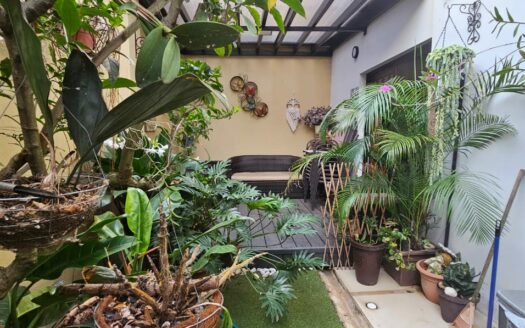 Casa En Venta En Condominio Botánica, Alajuela, Diseño Moderno y Habitación Completa En Planta Baja. COD. 146846