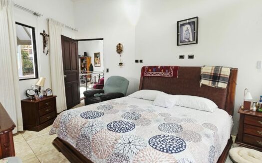 Casa En Venta En Condominio Botánica, Alajuela, Diseño Moderno y Habitación Completa En Planta Baja. COD. 146846