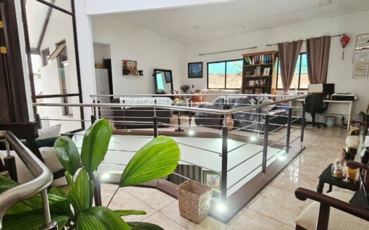 Casa En Venta En Condominio Botánica, Alajuela, Diseño Moderno y Habitación Completa En Planta Baja. COD. 146846