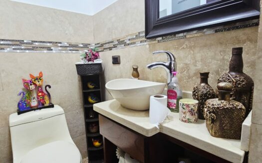 Casa En Venta En Condominio Botánica, Alajuela, Diseño Moderno y Habitación Completa En Planta Baja. COD. 146846