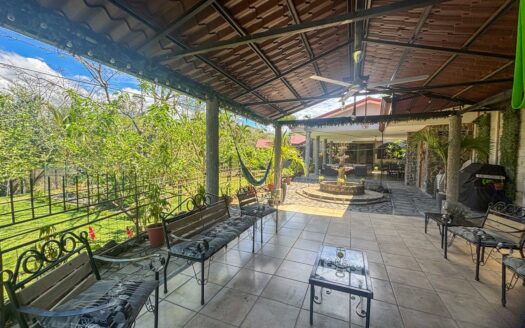 Casa en Venta en La Garita de Alajuela con Quinta de 3.017 m² y 2 Apartamentos.cod.146582