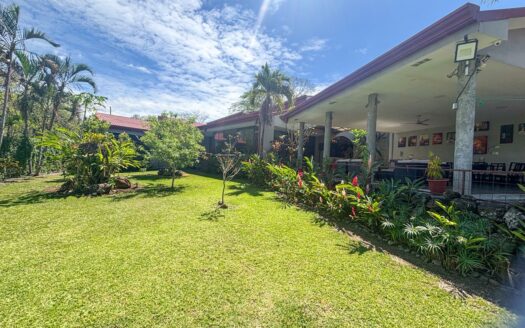 Casa en Venta en La Garita de Alajuela con Quinta de 3.017 m² y 2 Apartamentos.cod.146582