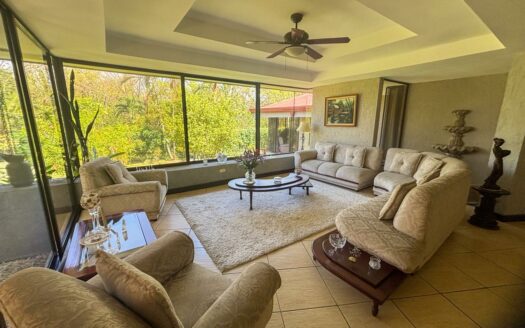 Casa en Venta en La Garita de Alajuela con Quinta de 3.017 m² y 2 Apartamentos.cod.146582